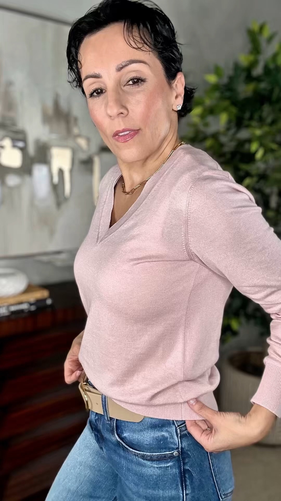 Comment SHOP and I will send the links. This beautiful piece is a cotton + cashmere sweater, effortless and easy.
#stylewitheugenia #styledbyeugenia
@onequince #quincepartner @shop.ltk #liketkit

#LTKdayinmylife #LTKgrwm #LTKOver40