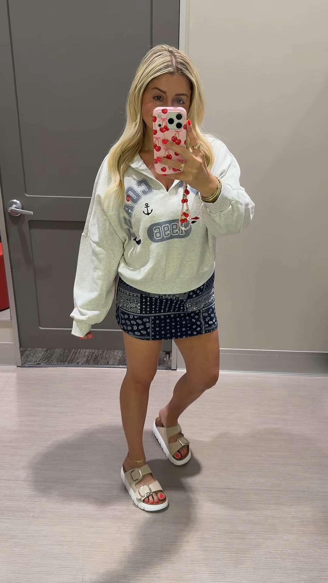 New @Target outfit✨
M hoodie 
Small skort
Sandals tts