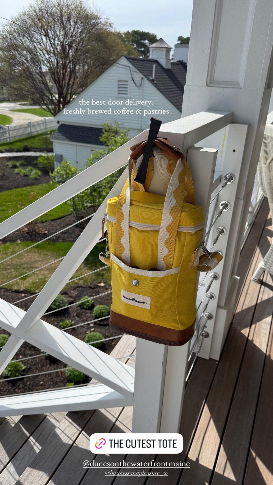 the best door delivery:
freshly brewed coffee & pastries @dunesonthewaterfrontmaine  @businessandpleasure_co