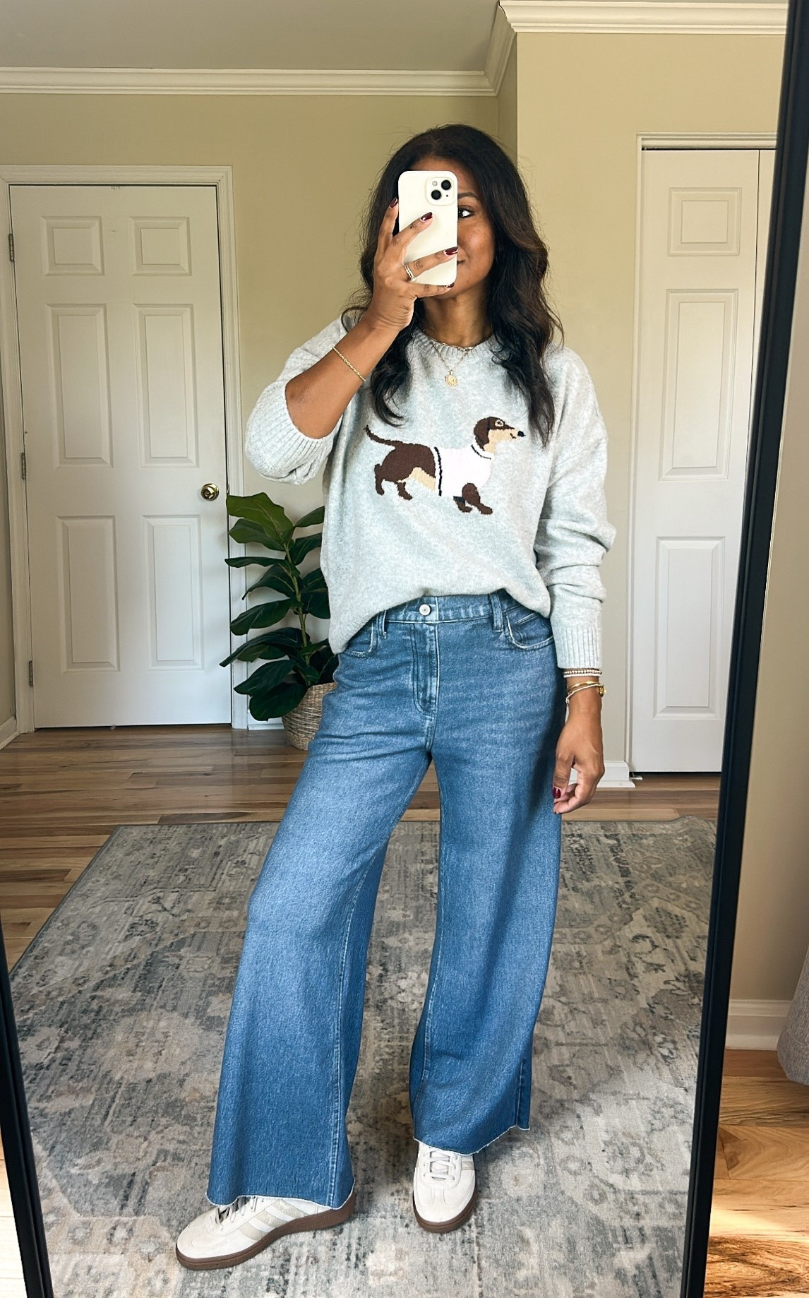 I’m wearing a small in the sweater. Size extra small in the sweatpants jeans. Size down 1/2 in the shoes. ￼