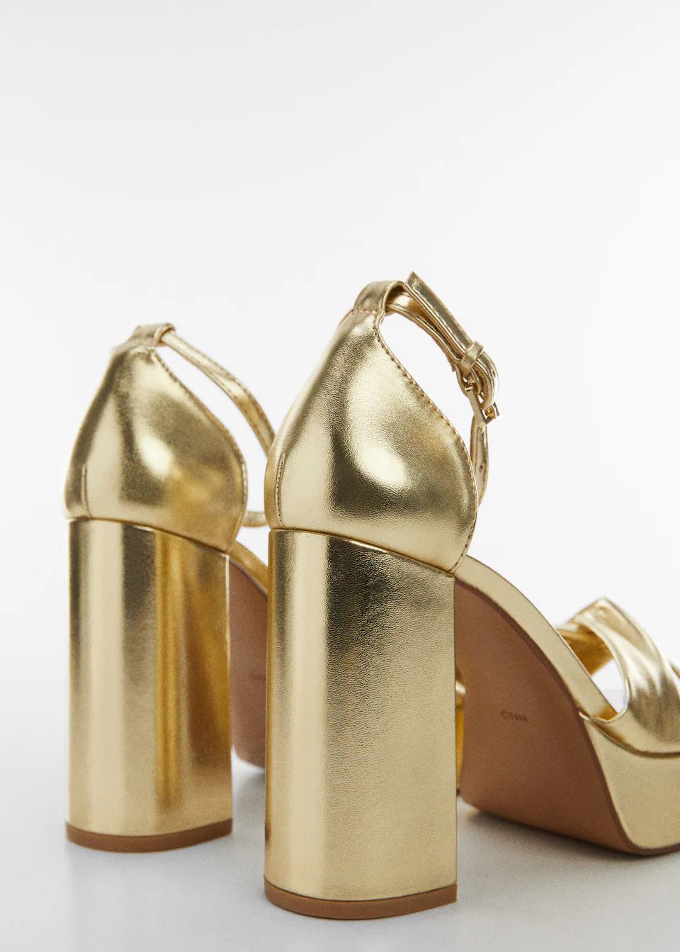 Sandales métallisées à talon -  Femme | Mango France | MANGO (FR)