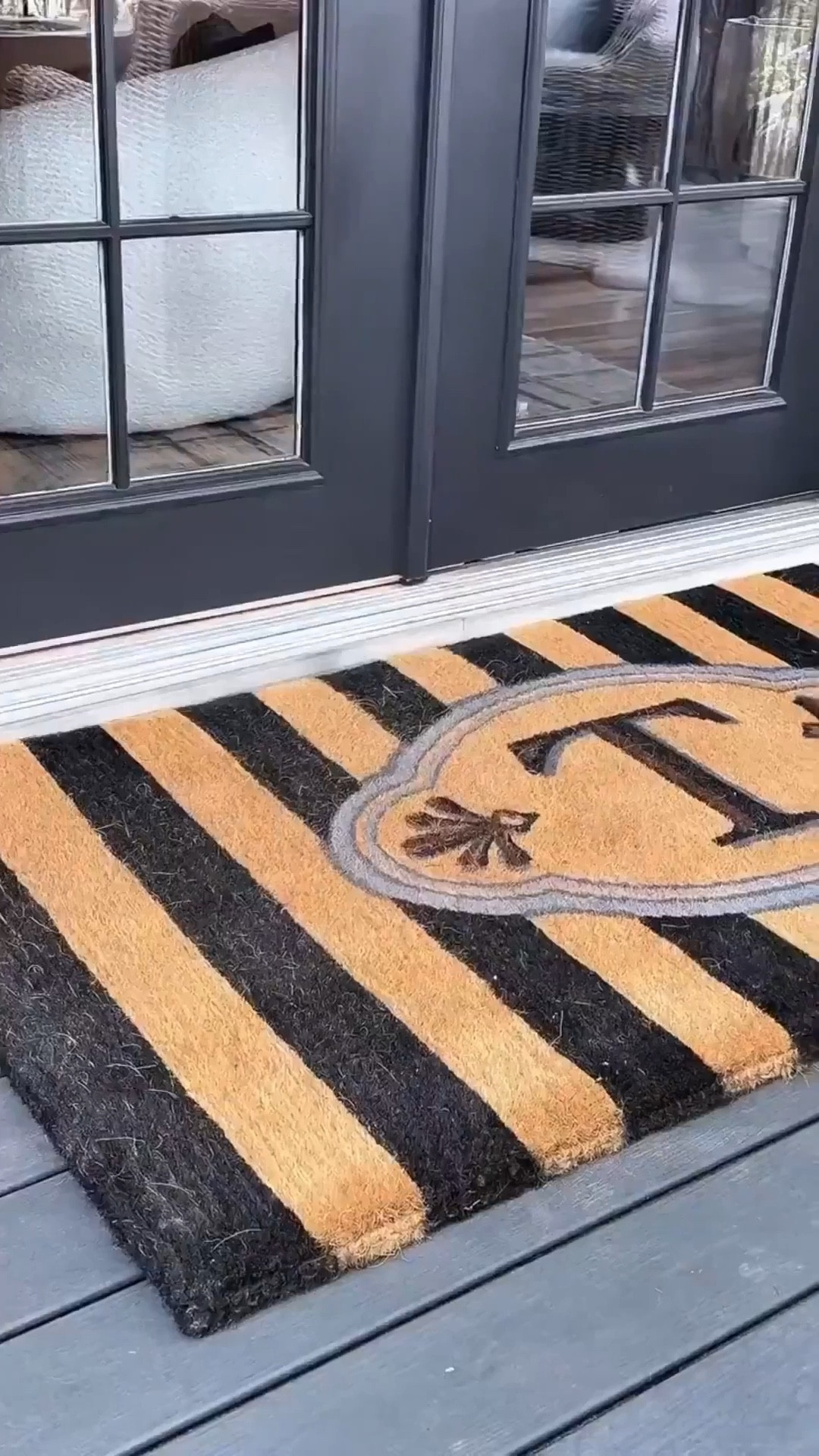 ✨ My 6‑foot striped door mat adds the prettiest pop to our front porch. It’s durable, stylish, and the perfect layering piece for any entryway refresh. Such an easy way to elevate your outdoor decor.


#frontporch #homedecor #doormat #interiordesign #outdoordecor #entrywaydecor #designinspo #summerthompsonstyles


#LTKHome #LTKvlog #LTKdayinmylife