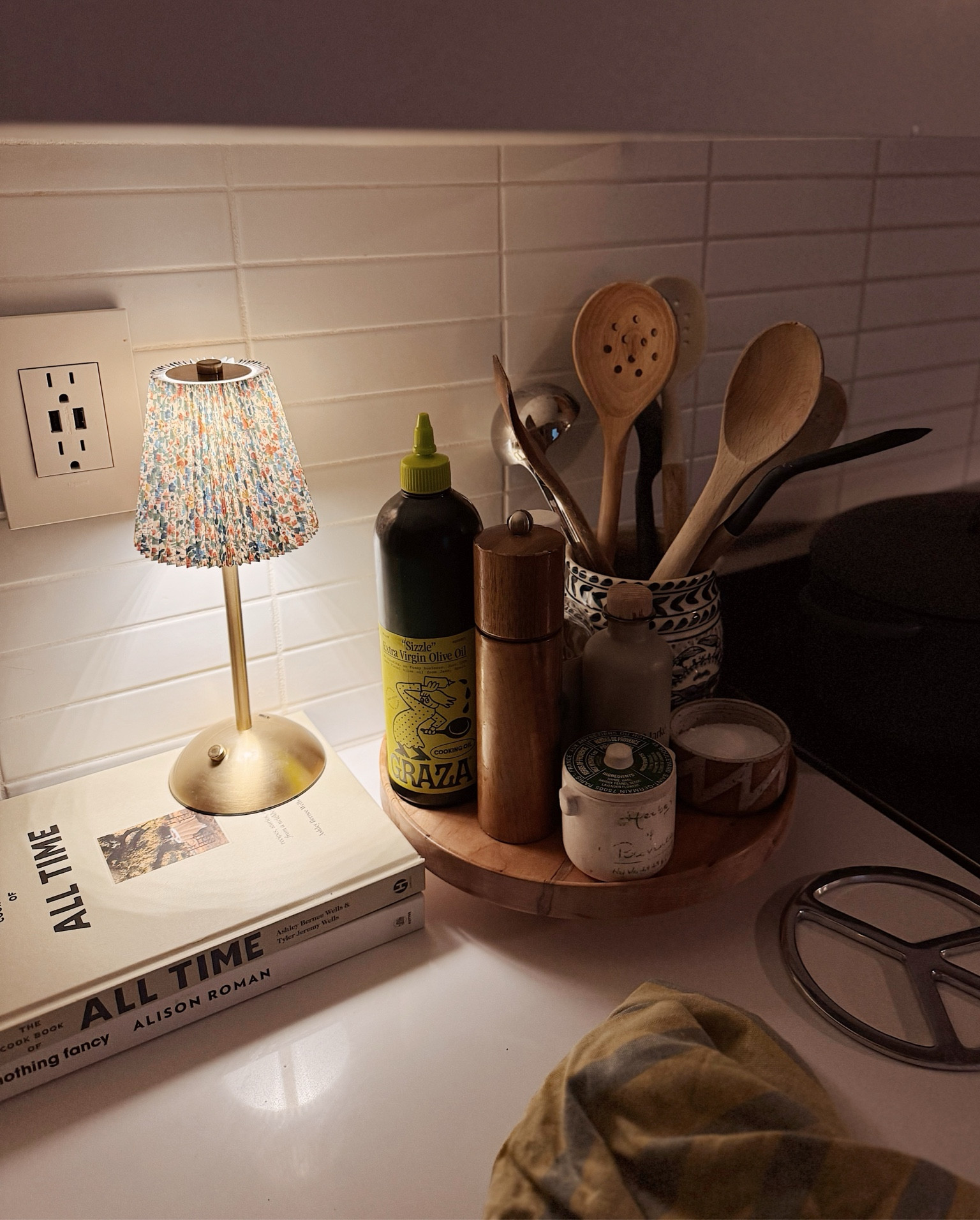 cute new little $25 cordless lamp in the kitchen 

#LTKFindsUnder50 #LTKHome