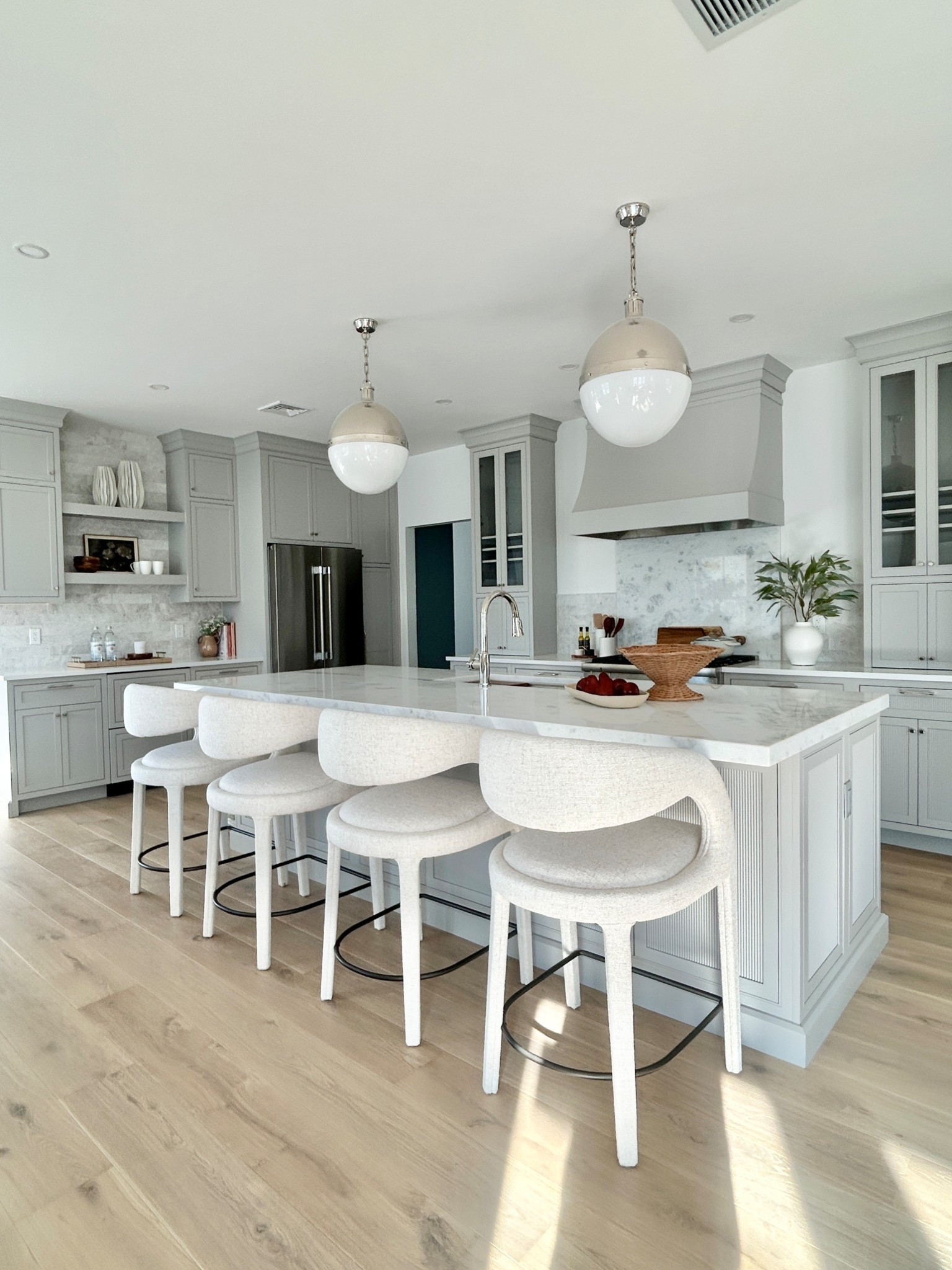 Counter stools. 

#counterstools

#LTKHome