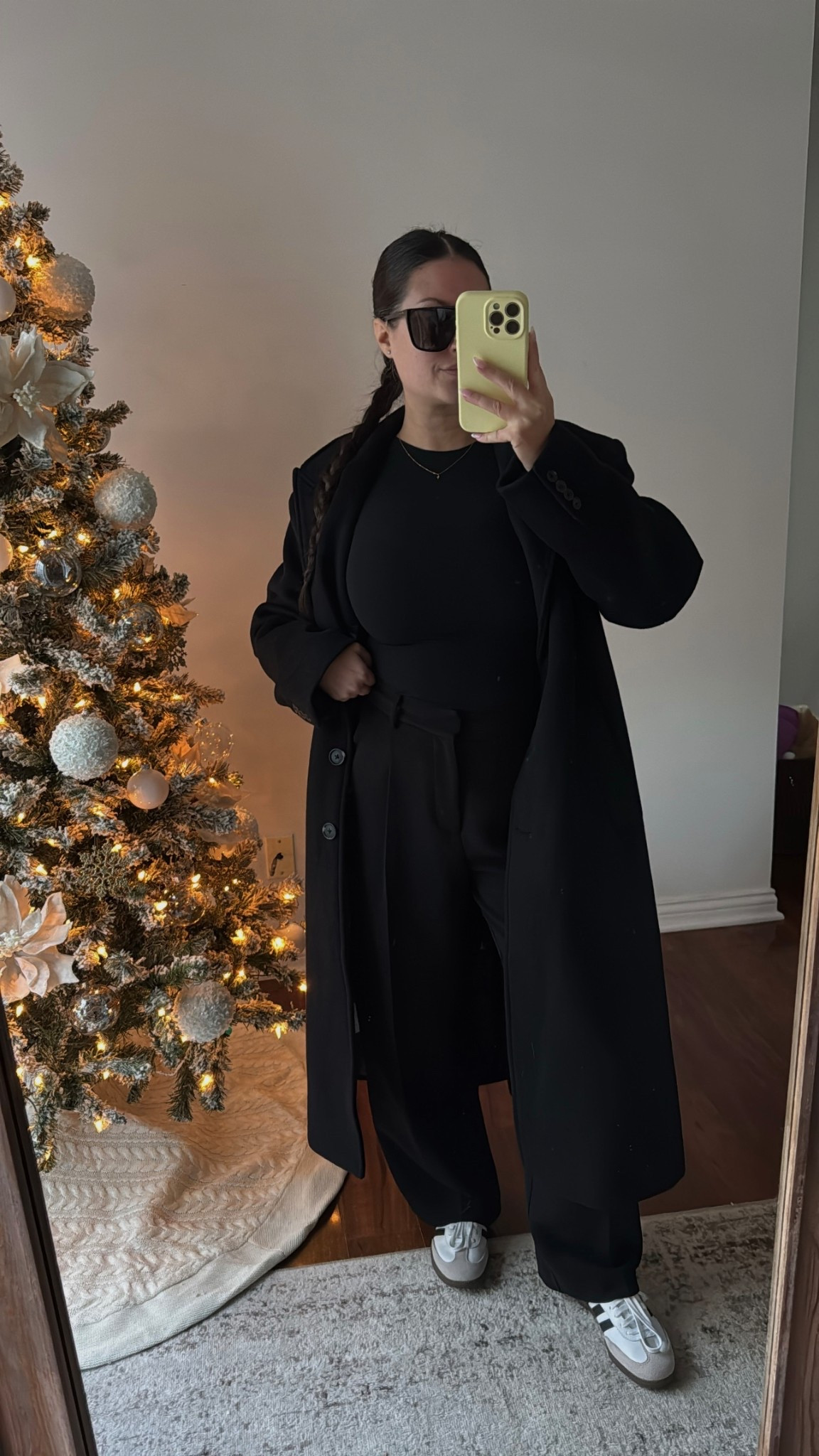 When you don’t know what to wear, go with all black. Winter errands outfit for a super cold day! 

TOP - M
BOTTOMS - 6 Short
COAT - L for oversized fit + length

#LTKdayinmylife #LTKSeasonal #LTKFindsUnder100