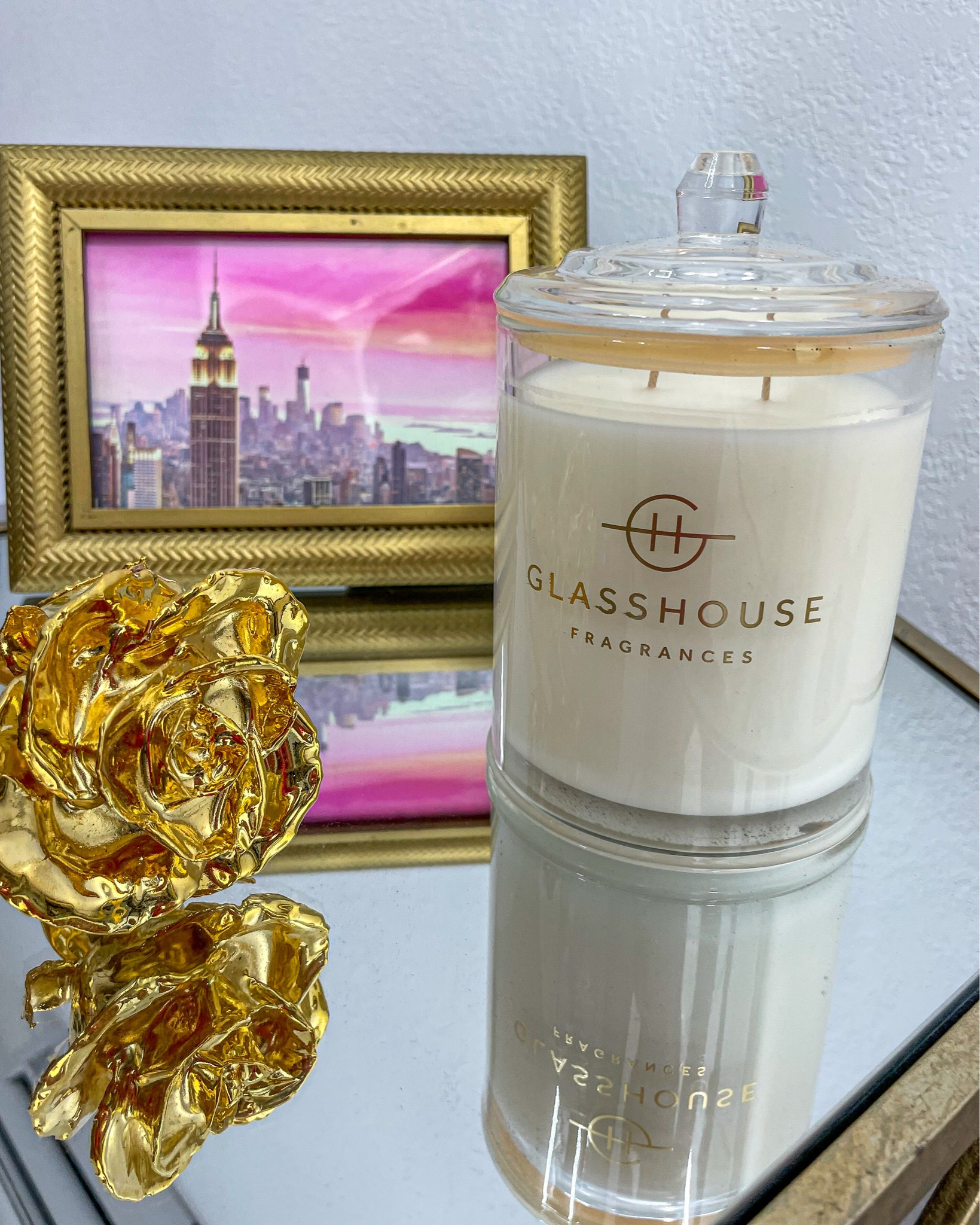 So this is how luxury candles smell like! I swear you don't even need to remove the glass lid to enjoy the fragrance but at the same time it has a very subtle smell. Very calming and relaxing fragrance.

#LTKHome