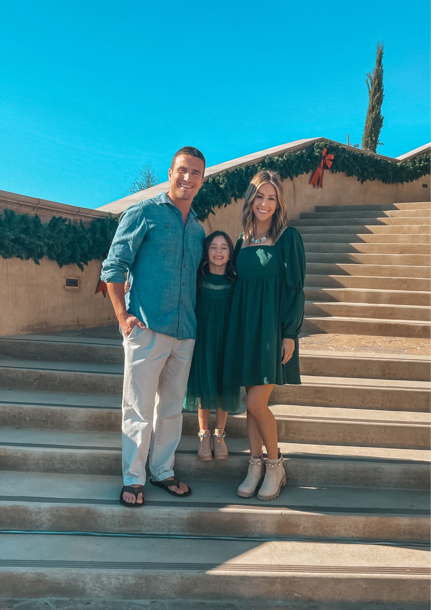 Family Holiday Outfit

Christmas outfits, family outfits, holiday dress, boots, men’s dress wear.

#LTKMens #LTKHoliday #LTKPetite