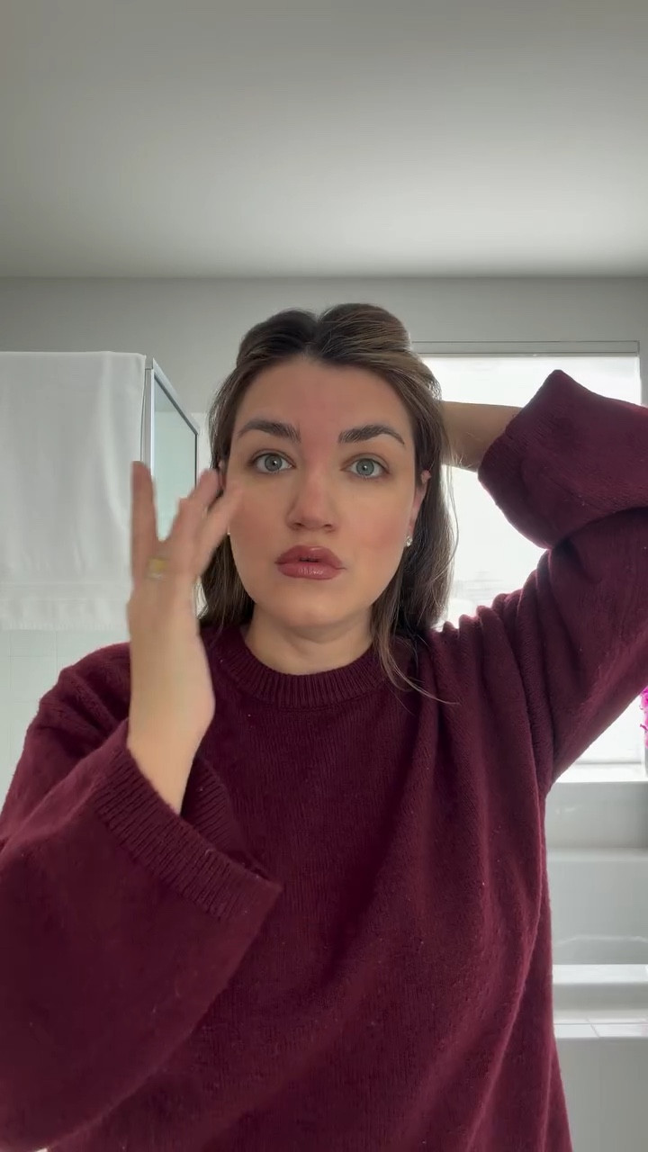 Realistic mom makeup routine part 4? Or is it part 3? How fitting 😂
.
Concealer @tartecosmetics shape tape radiant 
Brows @anastasiabeverlyhills brow freeze
Lip liner @makeupforever shade wherever walnut 
Lip balm @makeupbymario 
Blush @patricktabeauty she’s seductive 
Blush for nose @patrickta she’s wanted
.
Realistic mom makeup, motherhood, beauty, makeup tutorial, easy makeup, quick makeup #makeuptutorial #momlife