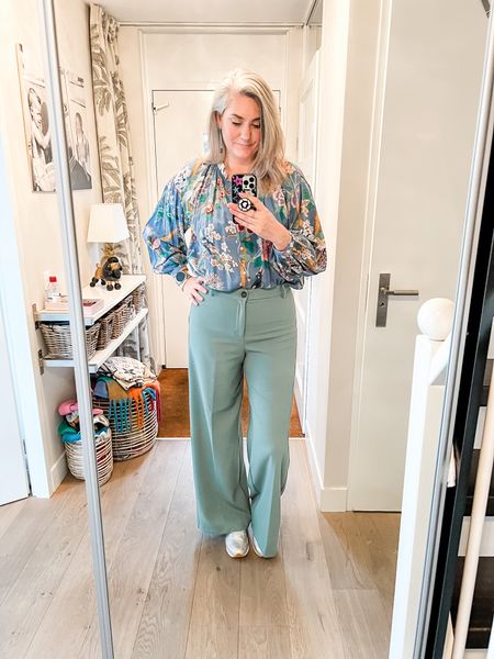 Outfits of the week 

The blue printed blouse is from a previous GP & J Baker x H&M collab which I purchased on Vinted  (wearing a medium) paired with teal wide leg trousers from Zara (xl) and Fila sneakers. 



#LTKworkwear #LTKstyletip #LTKeurope