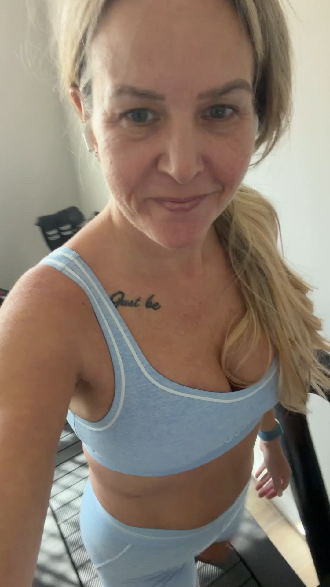 Had a frustrating/stressful day? Lift some weights and do a power hike! 

Oh yeah and look cute doing it! Love this Alo Alosoft heartthrob set in Seashell Blue Heather. Size small in both with matching halfcrew socks and Alo Runners! I love my Peloton Tread+ 



#LTKFindsUnder100 #LTKActive #LTKStyleTip