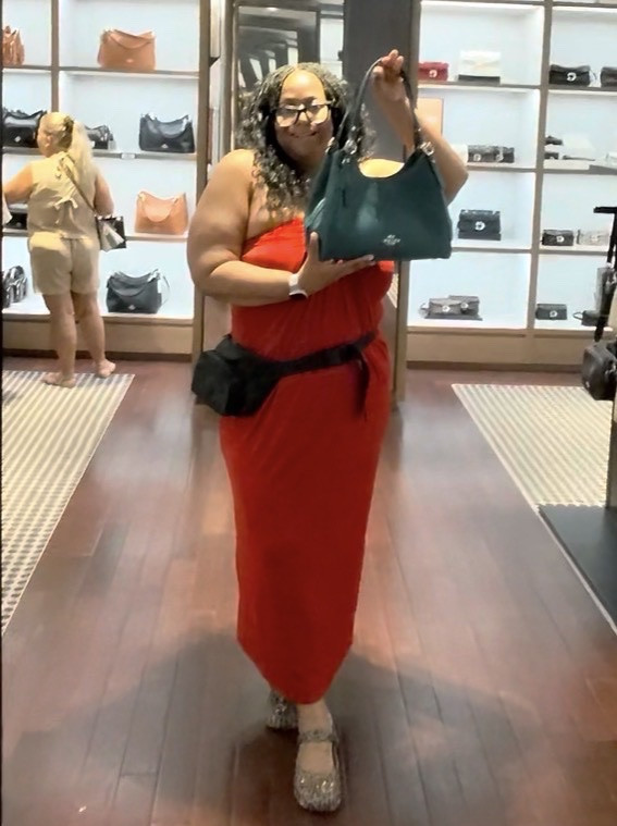 Fresh handbags have officially arrived! 🚨👜 This new drop is packed with styles that can take you from everyday errands to dinner and everything in between. I’m loving what I’m seeing. Tap to shop the latest arrivals!

#newarrivals #handbags #handbaglover #fashionfinds #shopping