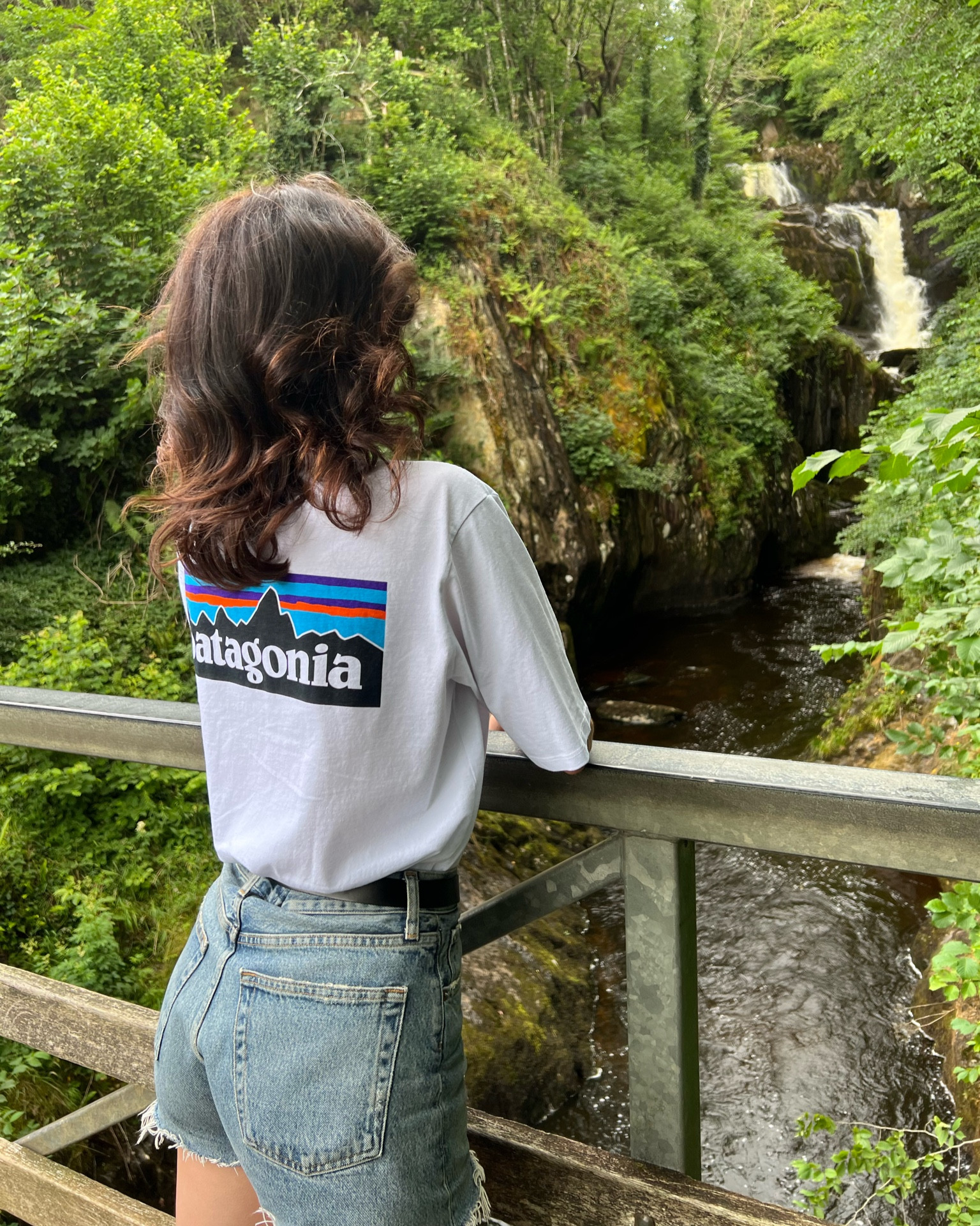 tee by patagonia via end 
shorts by agolde via harvey nichols 
belt by isabel marant via coggles use discount code HANNI15 for 15% off + free NDD 
socks by arket 
trainers by new balance via arket 

#LTKeurope #LTKSeasonal #LTKstyletip