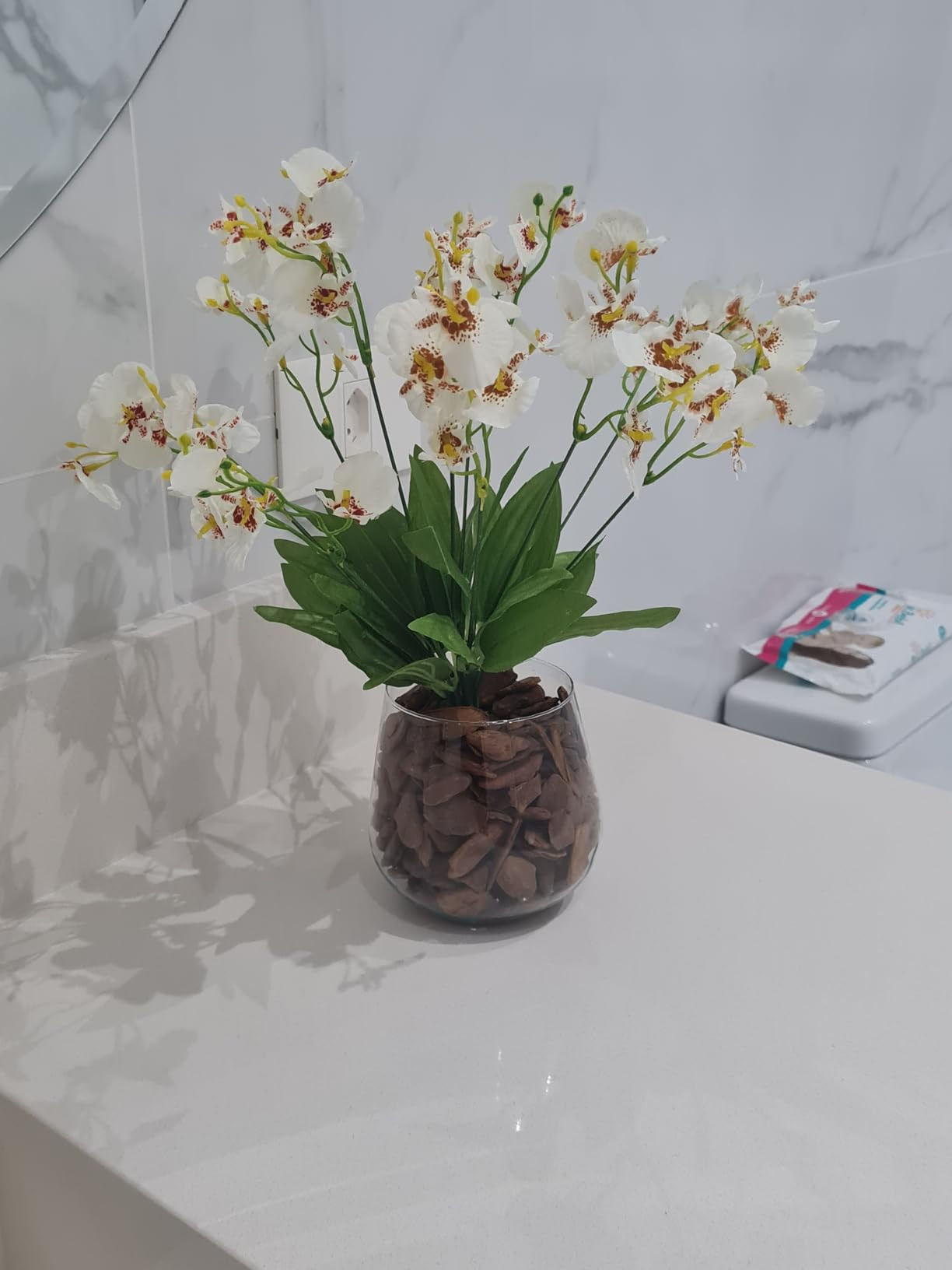 Arranjo de Orquídeas - Vaso Maresias de Orquídeas Brancas Artificiais em Vaso. | Amazon (BR)