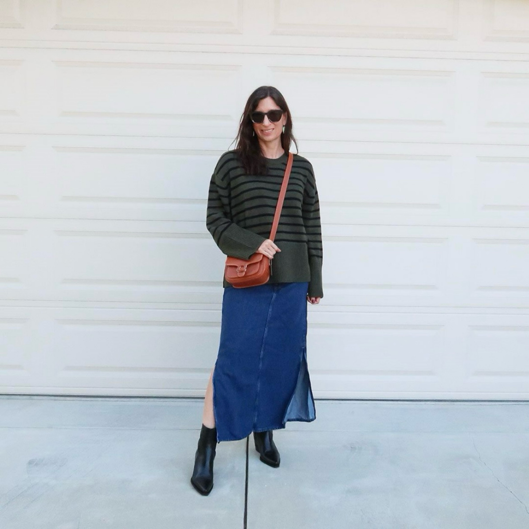 I love sweater weather! 💃🏻 this cozy sweater and this cut handbag would make great gifts for her, or you! 🥰💚🎁❤️

#LTKover40 #LTKitbag #LTKstyletip