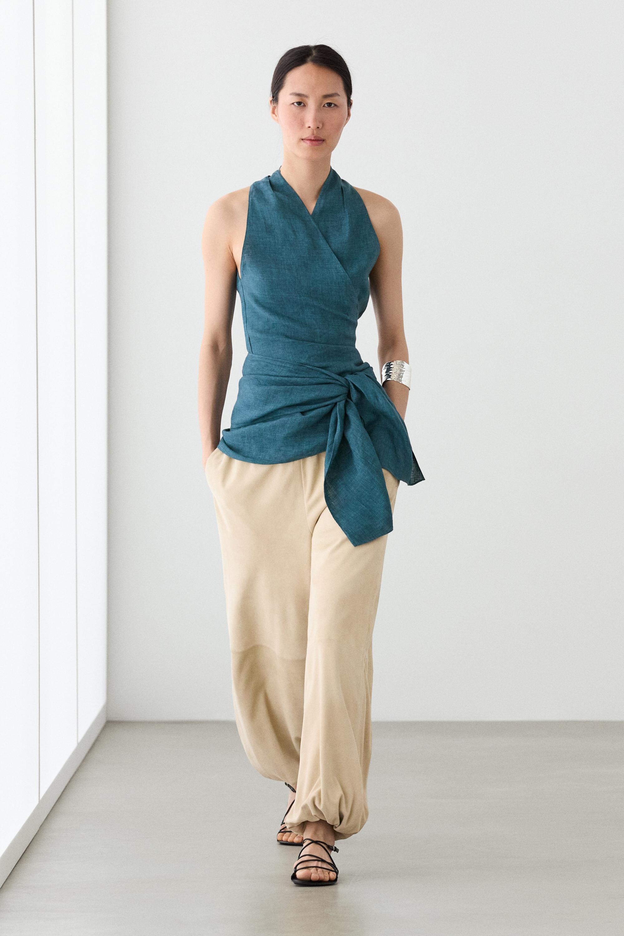 NEW IN VIEW LOOK
100% linen surplice top with tie detail

 $130  Colour  Green  Add to basket | Massimo Dutti US