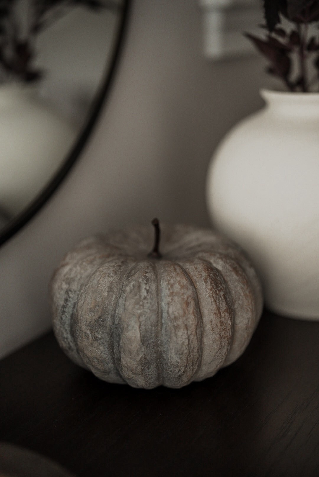 The prettiest neutral Pumpkin for fall


•home decor •neutral decor •organic modern home •moody decor •autumn decor •autumn •fall decor •fall 2025 •neutral pumpkin 

#LTKFamily #LTKSeasonal #LTKHome