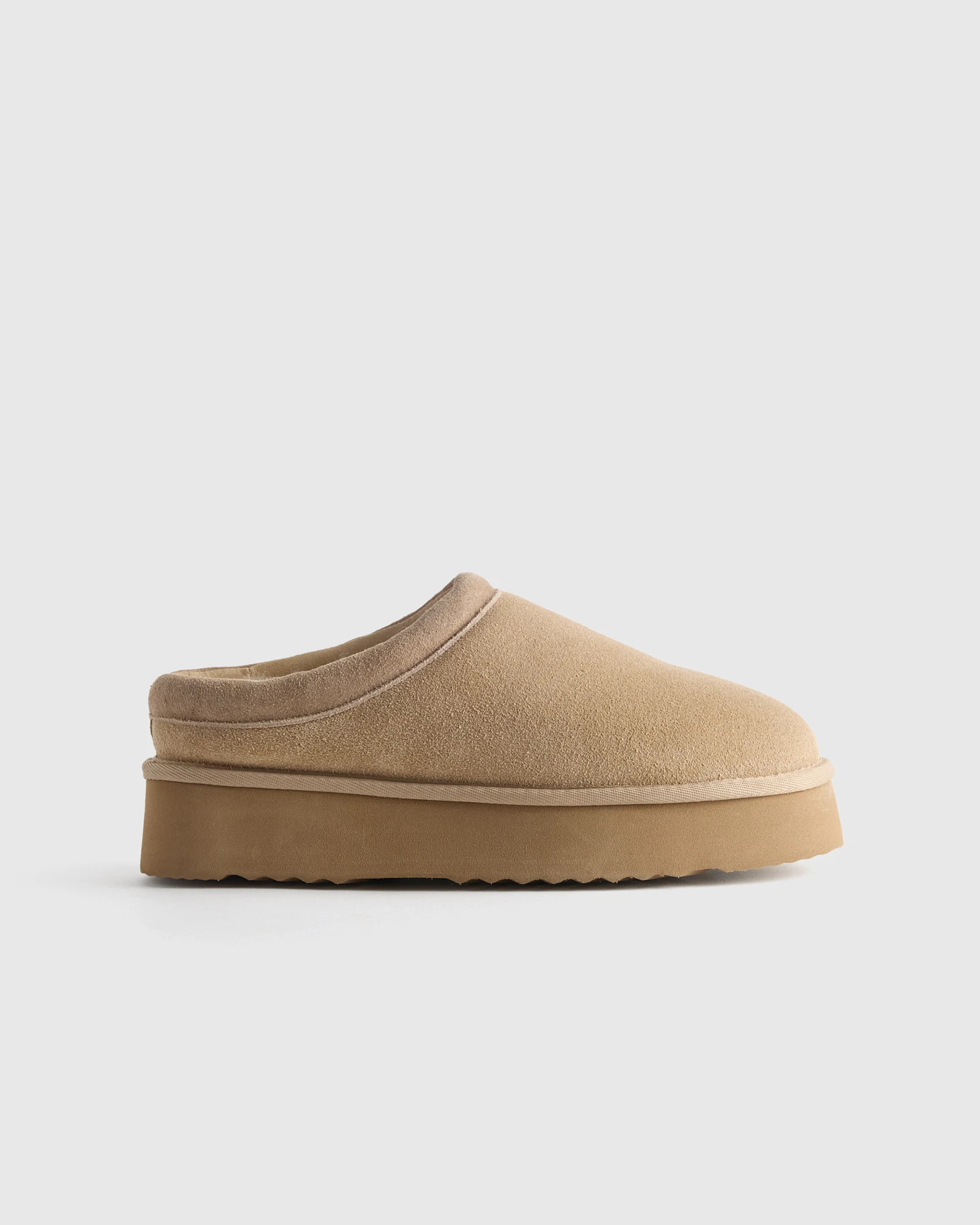 Quince | Women's Australian Shearling Platform Clog Slipper in Pecan, Size 6 | Quince