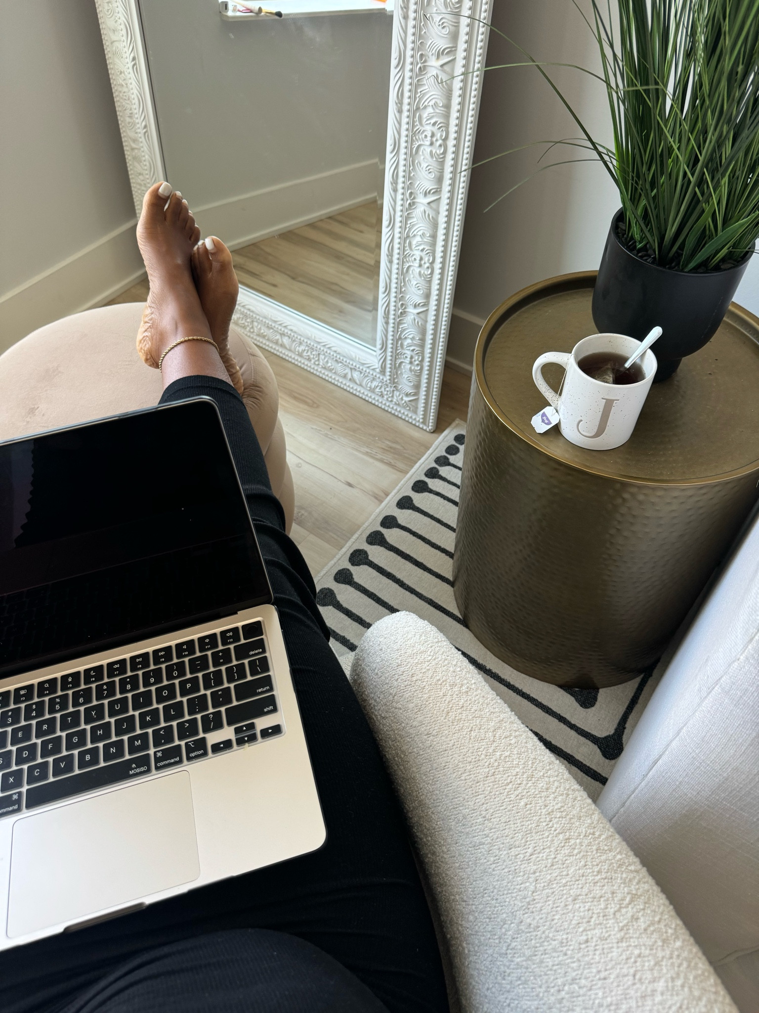 Monday work day! About to jump on a webinar, enjoy some hot tea and take lots of notes! Soooo comfy & cozy… hope I don’t doze off 😂

Home decor | coffee table 


#LTKOver40 #LTKHome #LTKWorkwear