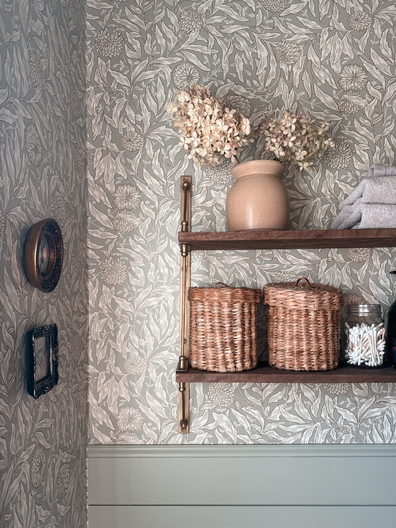 bathroom details 

#LTKHome #LTKStyleTip