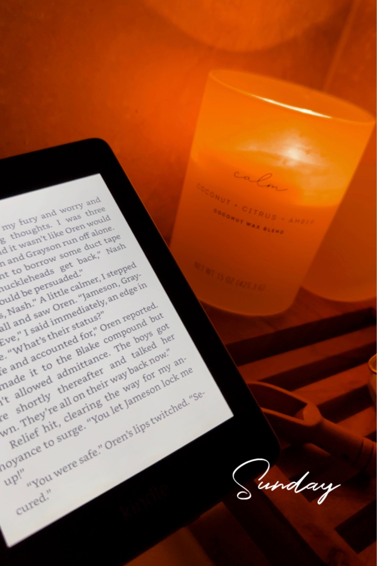 Bath essentials: Candle & Kindle 🤍✨