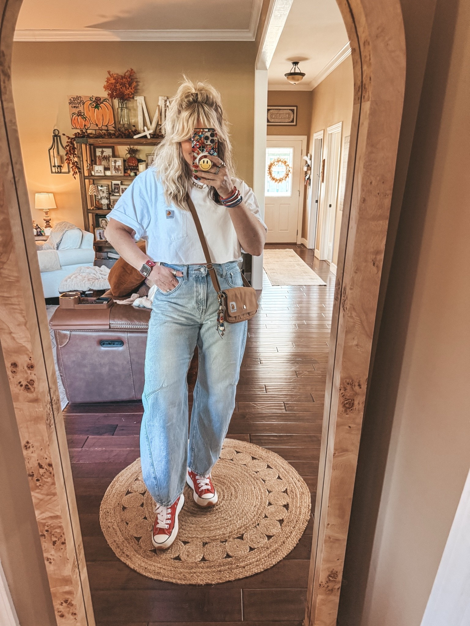 I love these barrel jeans from @levi they are so good!! 👏🏼
I size up one in Levi’s usually and in these I did. They also have the cinch waist. 
Cut ✂️my men’s Carhartt and I’m in a medium.