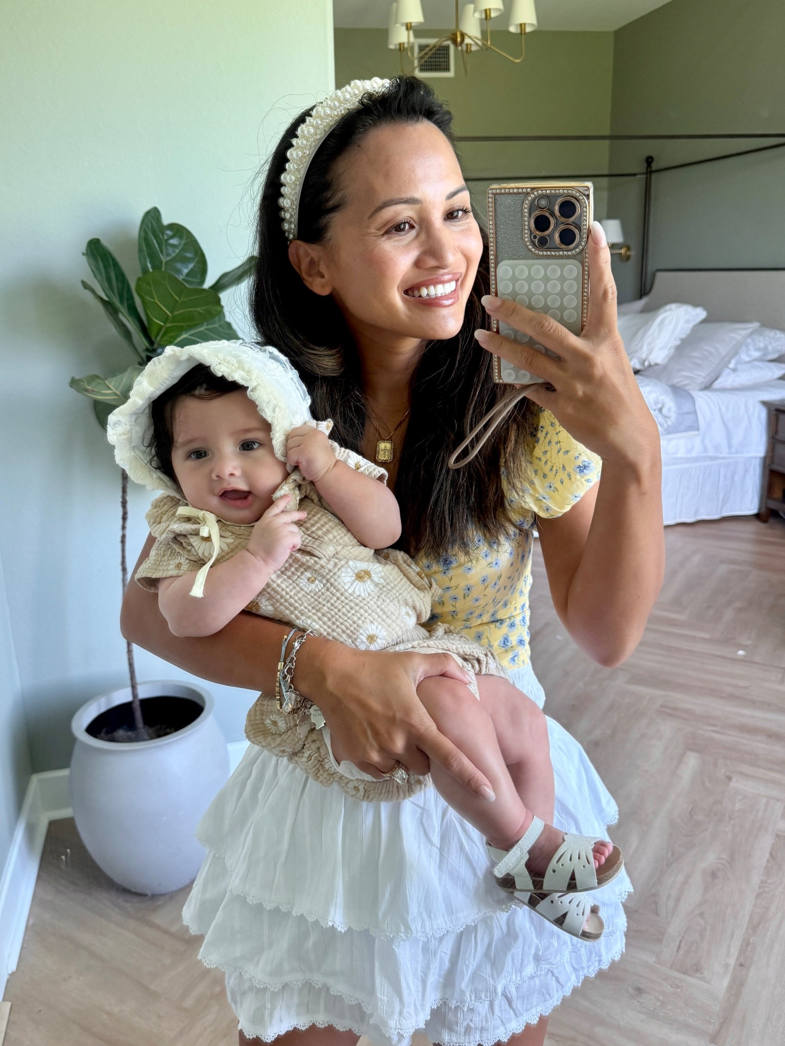 I can’t with how cute Charlotte looks!😍