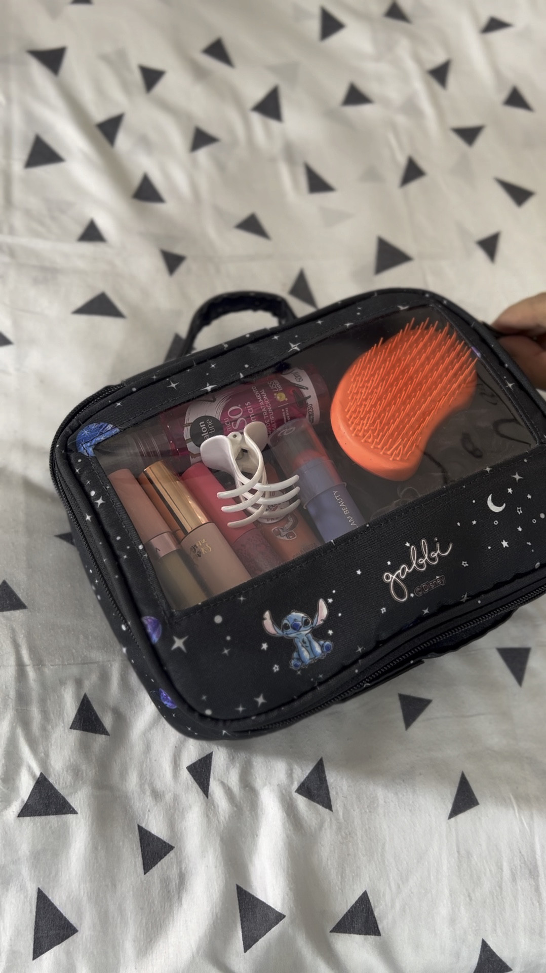 necessaire super espaçosa para caber todas as minhas coisas 🖤

essa é da Gocase com 2 compartimentos com muito espaço, elásticos…

organizo no andar de cima maquiagens e embaixo produtos corporais.

#LTKbrasil #LTKstyletip #LTKbeauty