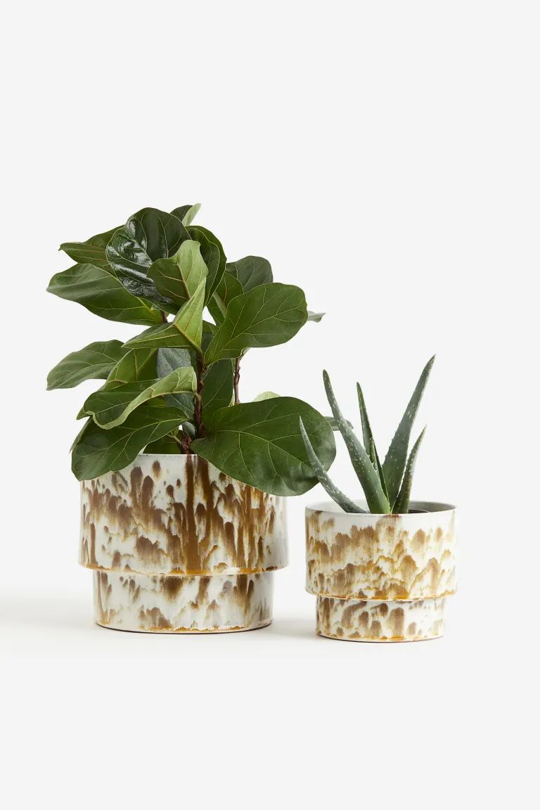 Extra-large terracotta plant pot | H&M (UK, MY, IN, SG, PH, TW, HK)