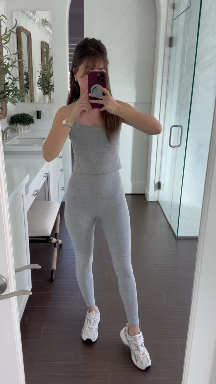 The perfect workout set! And so soft!

Women’s workout outfit, matching set, two piece set, styling layers, women’s athletic outfit inspo 



#LTKStyleTip #LTKActive #LTKSeasonal