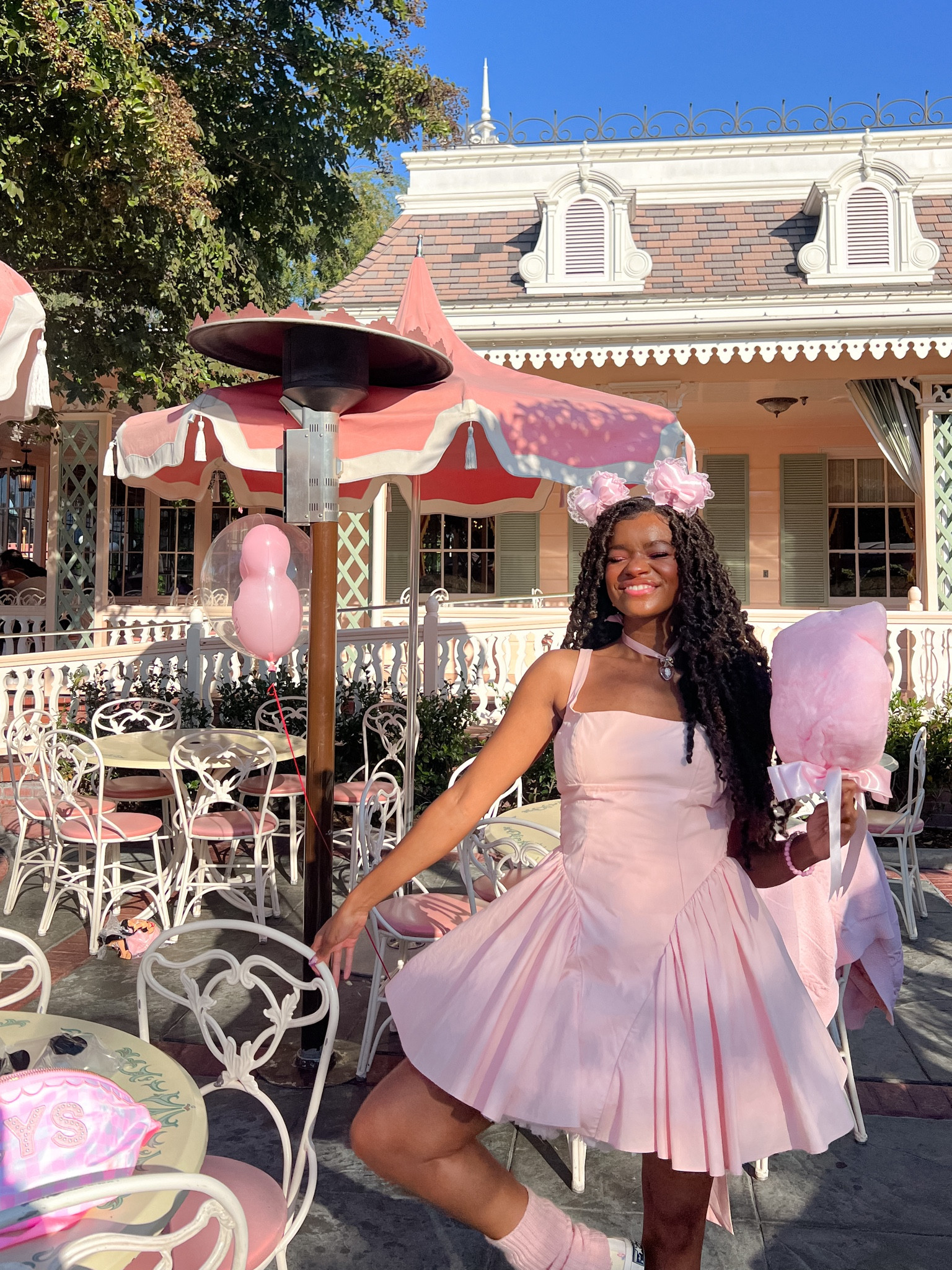 Pink at Disneyland 🎀🐭
