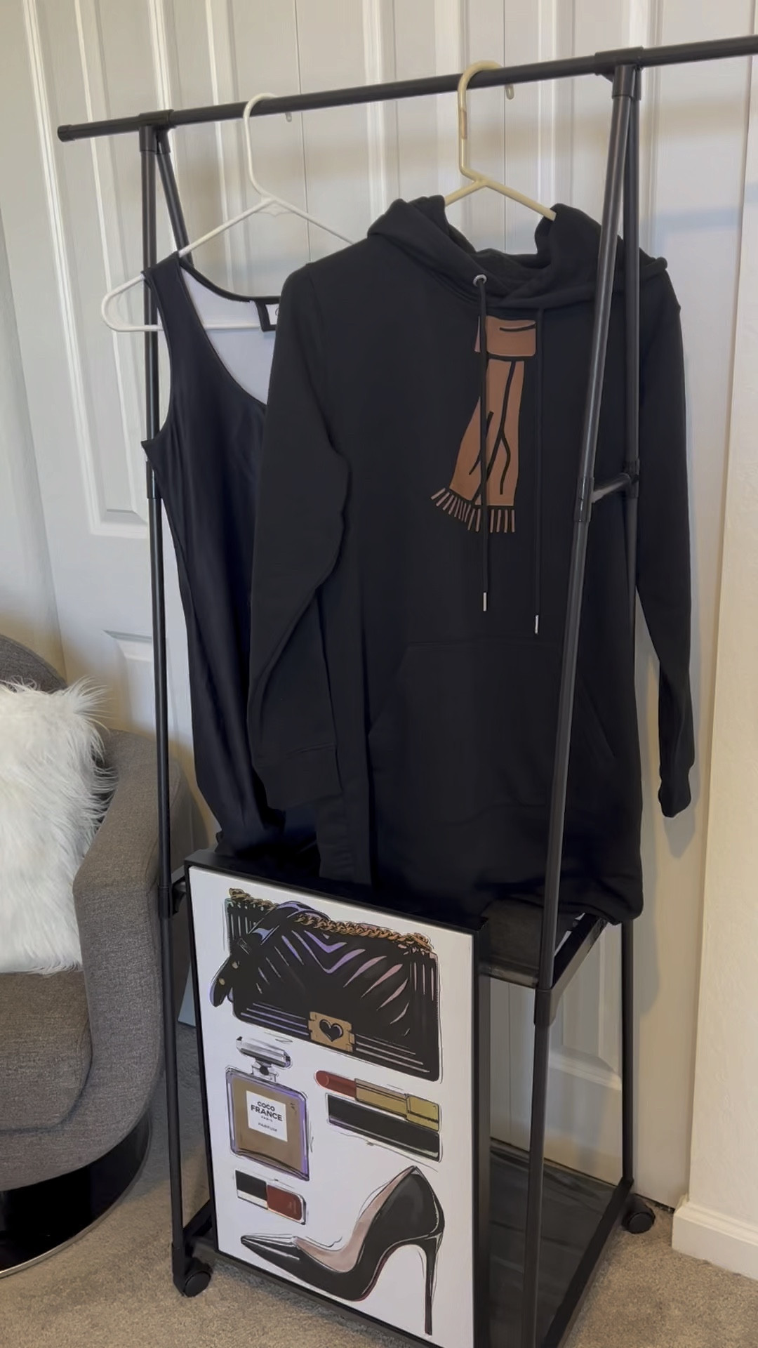 I love how versatile my #HomeOffice is. I can easily transform it into a #Cloffice , #ShowRoom , #CreativeRoom , you name it. I have a few #VirtualNetworkingEvents I’ll be attending in the next couple of days and I’m all set up. I created displays for my @classifybeauty #FashionDesigns ,  #CosmeticLine , #PressOnNailsLine , and #CustomWigLine.