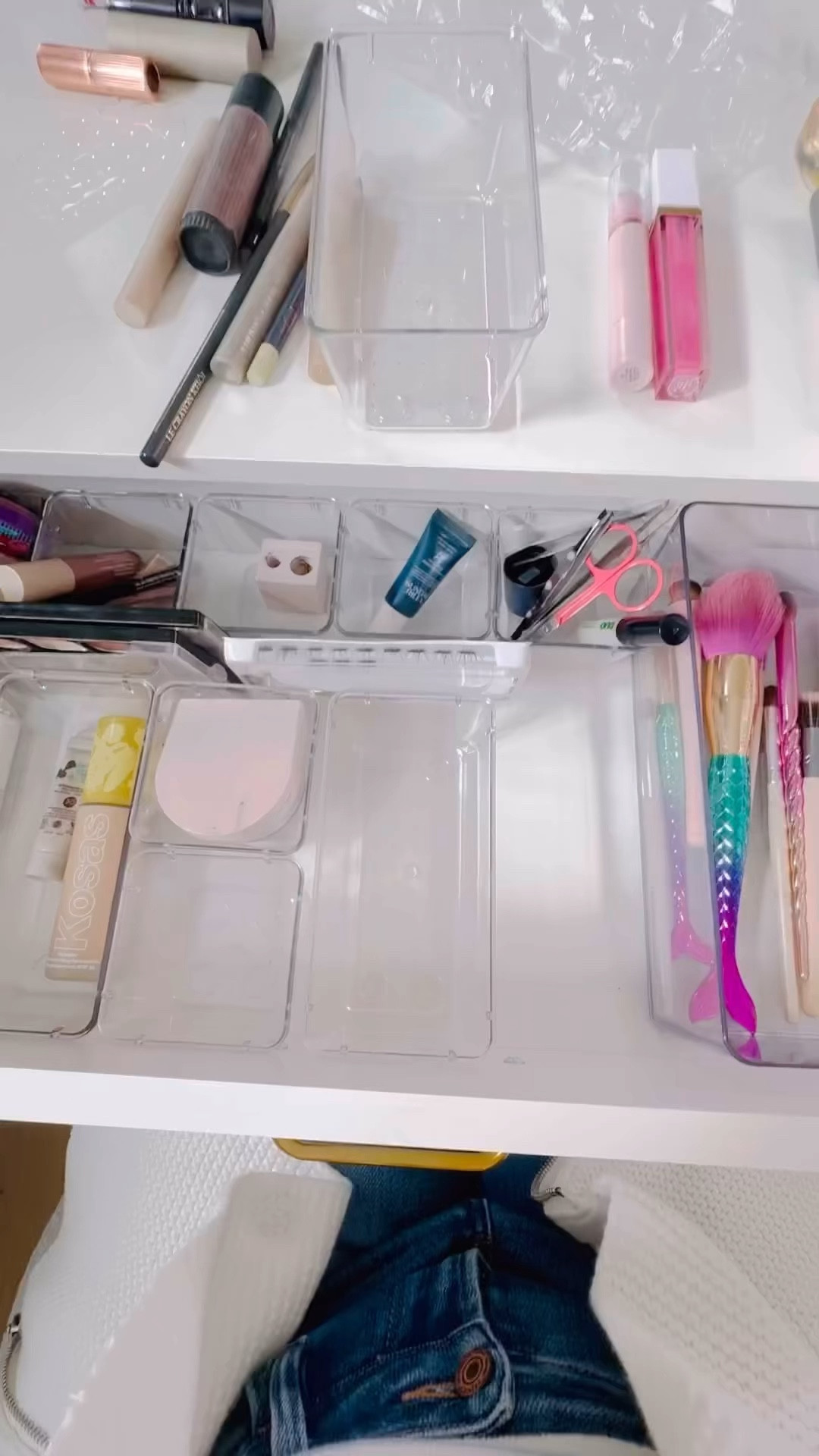 organize my new vanity with me 🪩

#asmr #vanityorganization #drawerorganize

#LTKhome