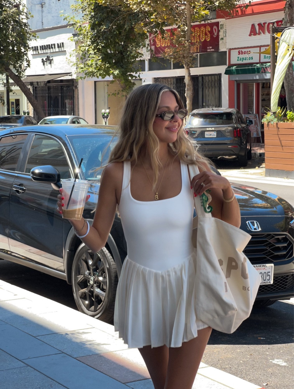 cutest white activewear dress with built in shorts! 👟

pleated bo&tee activewear dress, sporty outfit, pickleball outfit, tennis outfit, tennis dress, new balance sneakers, colorful sneakers 

#LTKFindsUnder100 #LTKFitness #LTKStyleTip