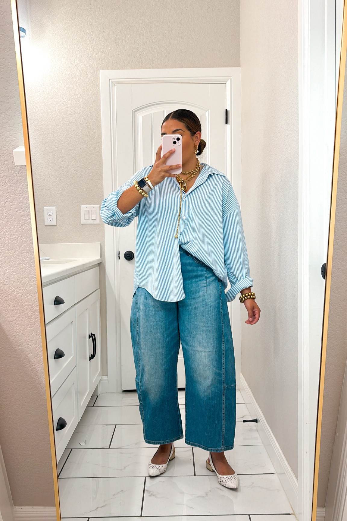 Wednesday ootd 

Button down | barrel jeans | preppy outfits | summer style | casual workwear | gold jewelry | 

#LTKU #LTKStyleTip