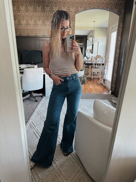 I wish I could find this tank somewhere online, but my pants are coming in the lighter color now too 😬🤭. Good American has become my favorite brand of jeans and they are a must for your closet! You can grab a $50 OFF coupon on your first purchase too! 
#goodamerican 
#bestjeansever 
#fashionforward 


#LTKsalealert #LTKstyletip #LTKFind