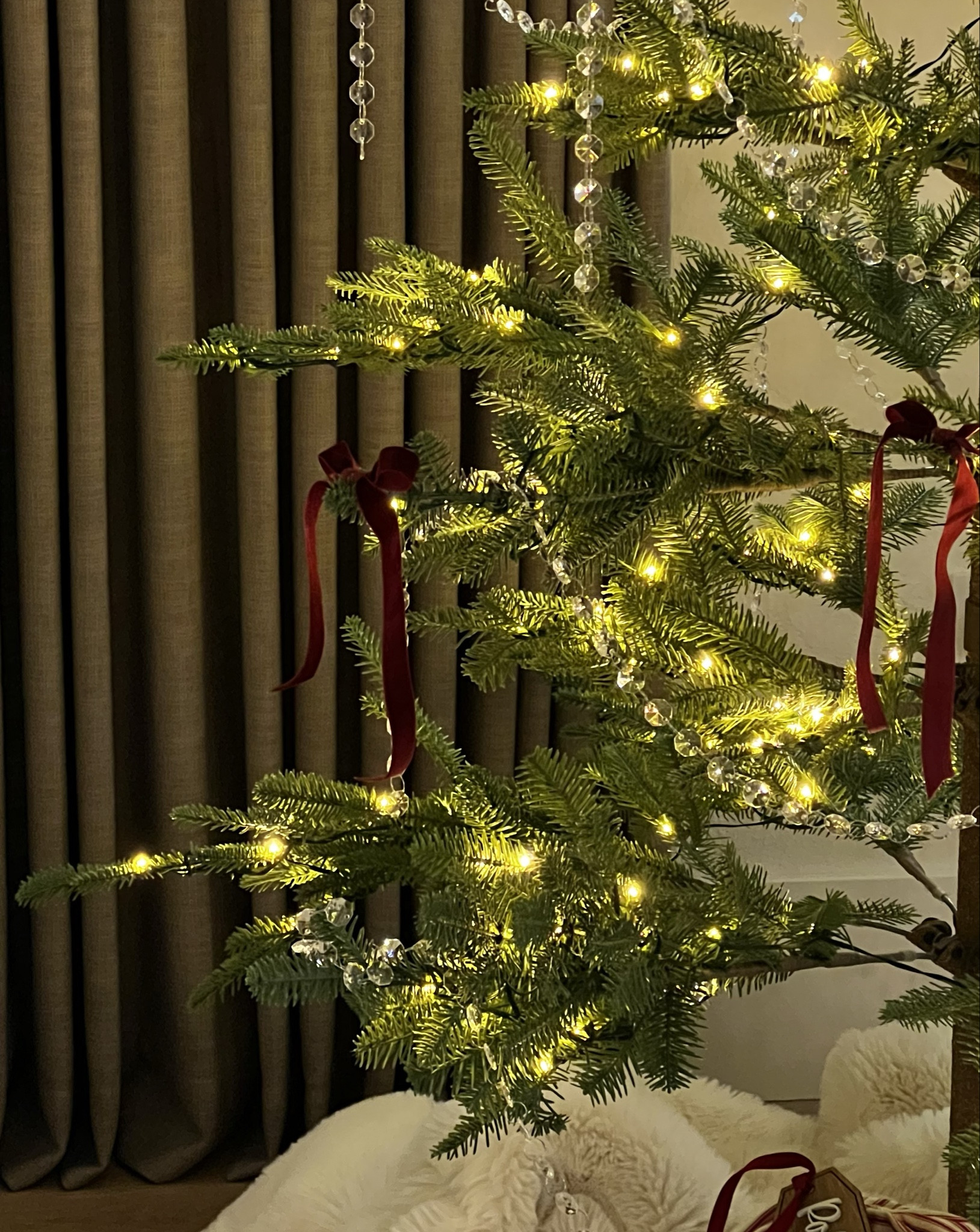 Minimalist Christmas decorations 🫶🏻

#LTKCyberWeek #LTKHome #LTKGiftGuide