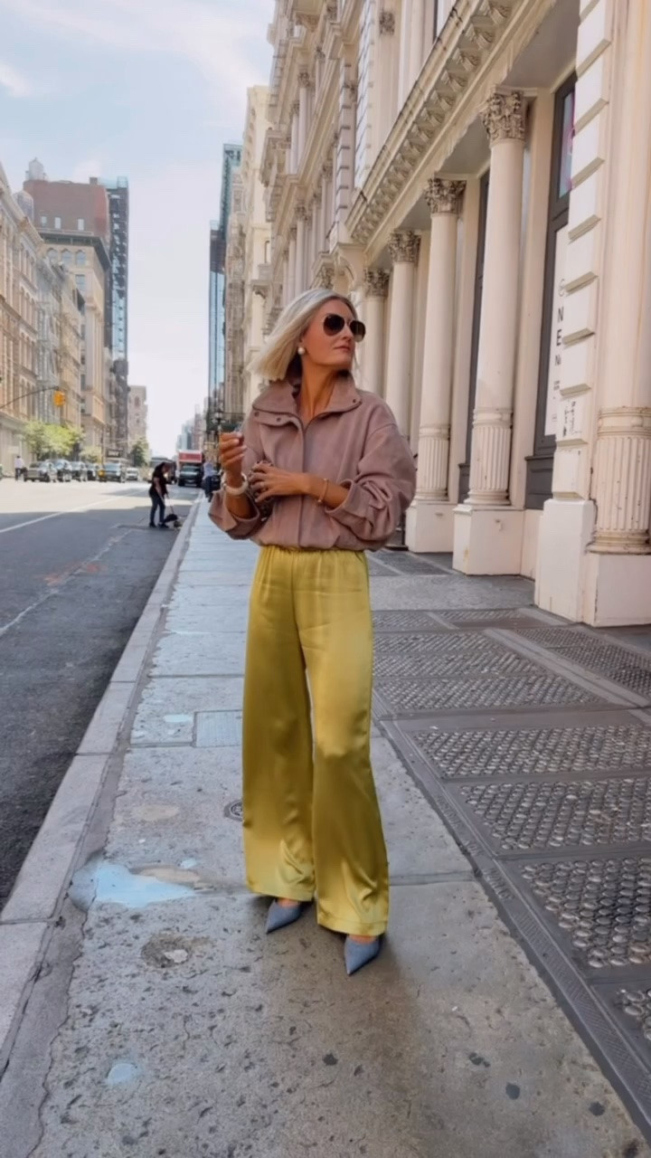 I will be pulling for these chartreuse pants on repeat! They are so elevated and chic! Love these for fall! Wearing S in jacket & XS in pants!

Loverly Grey, fall outfit, chartreuse pants, faux suede jacket, New York 

#LTKNYFW #LTKSeasonal