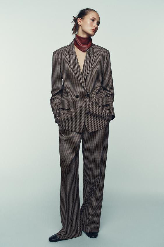 Full-cut blazer with lapel collar and long sleeves with shoulder pads. Front flap pockets. Front ... | Zara US