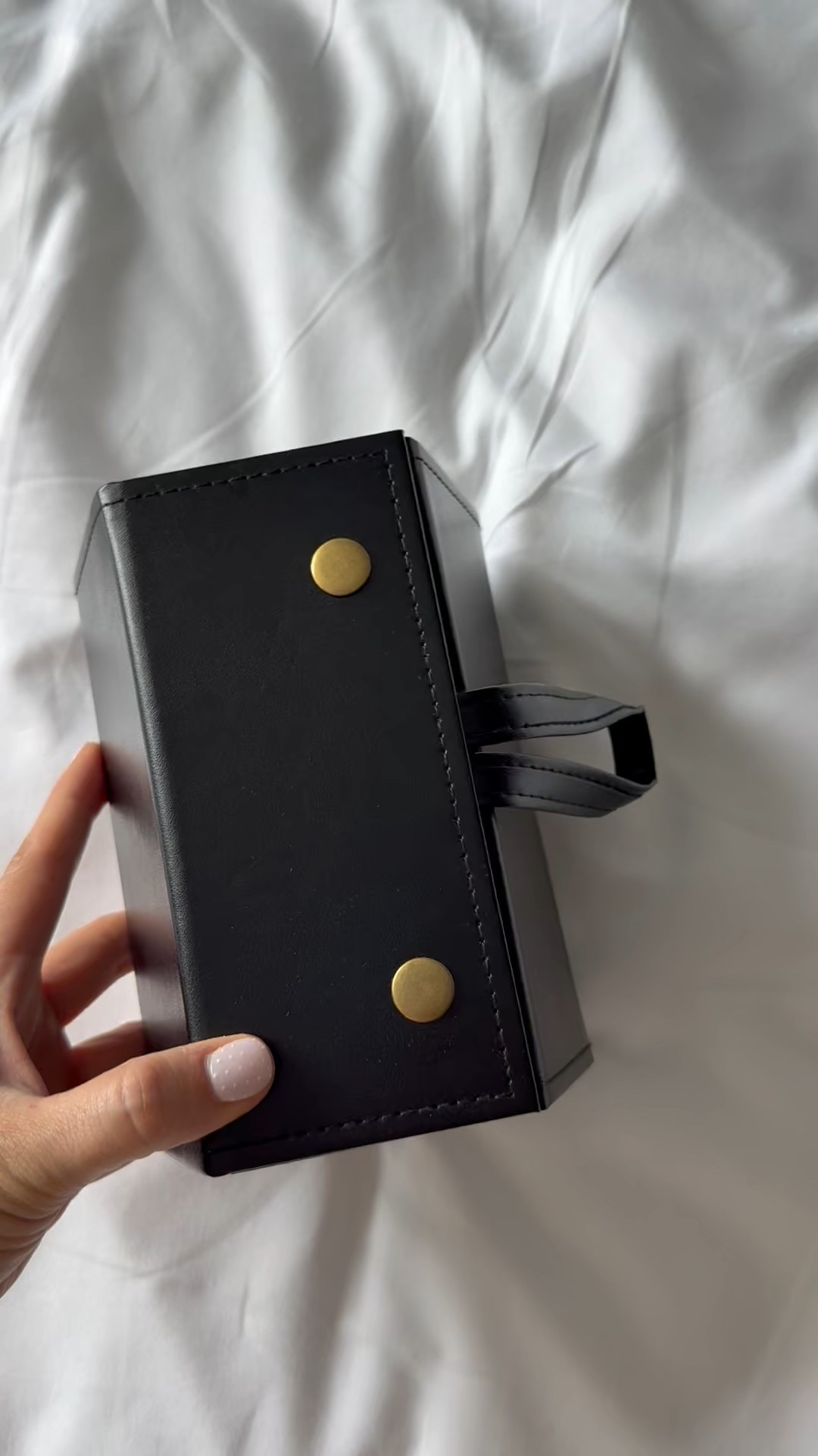 Best traveling case for multiple pairs of sunglasses 

#LTKSummerEdit #LTKFindsUnder50 #LTKTravel