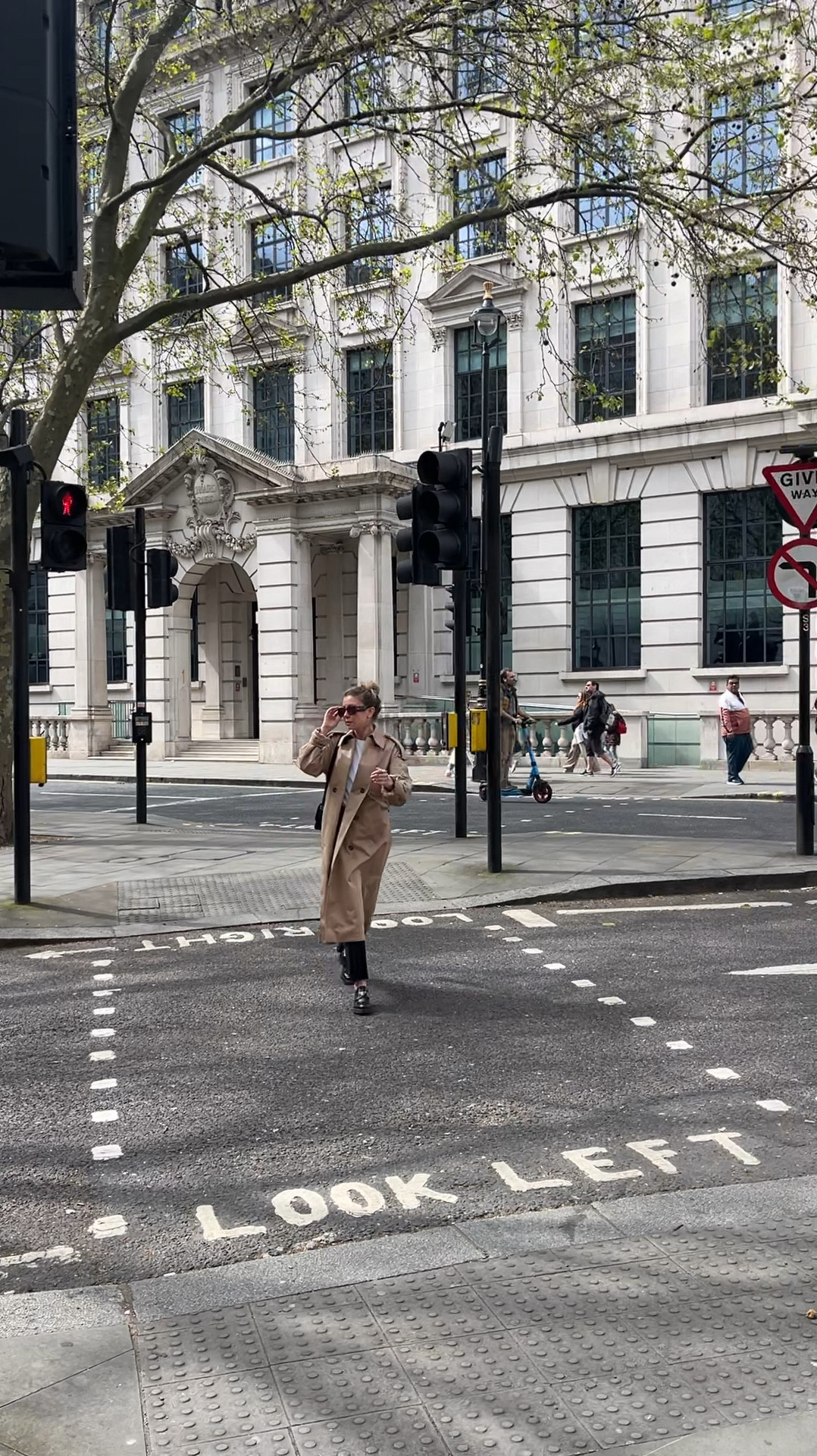 London Fall Outfit

#LTKVideo #LTKSeasonal