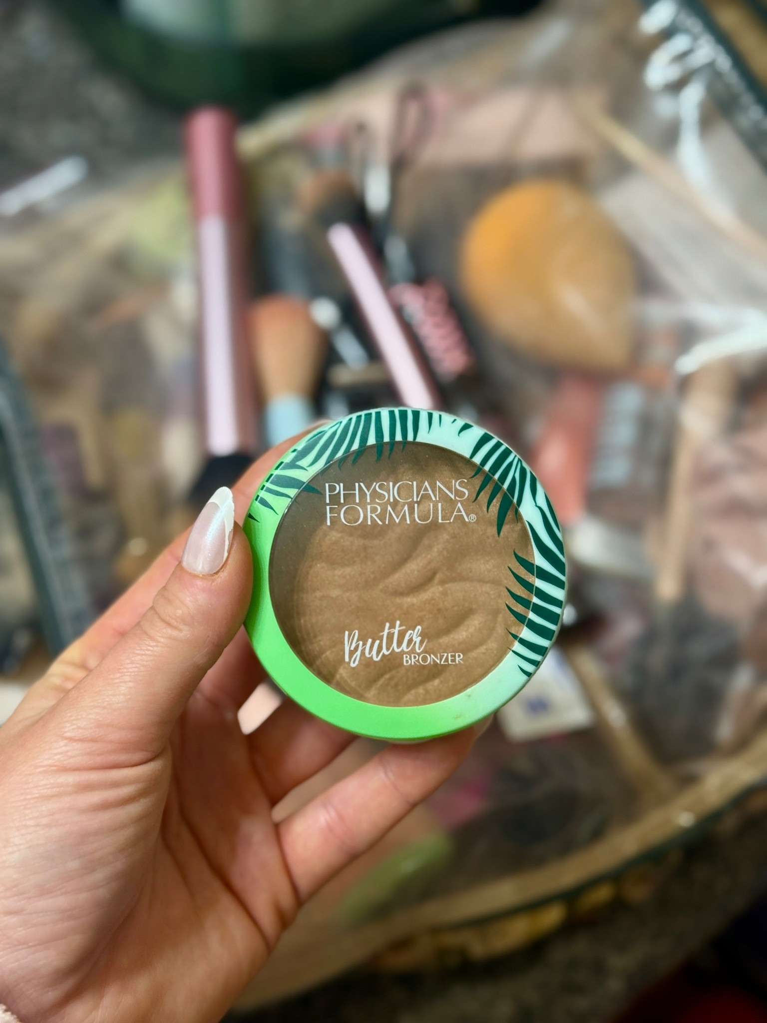 Smooth, buttery bronzer that blends effortlessly for a natural, sun-kissed glow. This lightweight bronzer gives warmth without looking muddy or orange and works well for everyday makeup looks. A go-to for soft glam, no-makeup makeup, and quick daily routines.