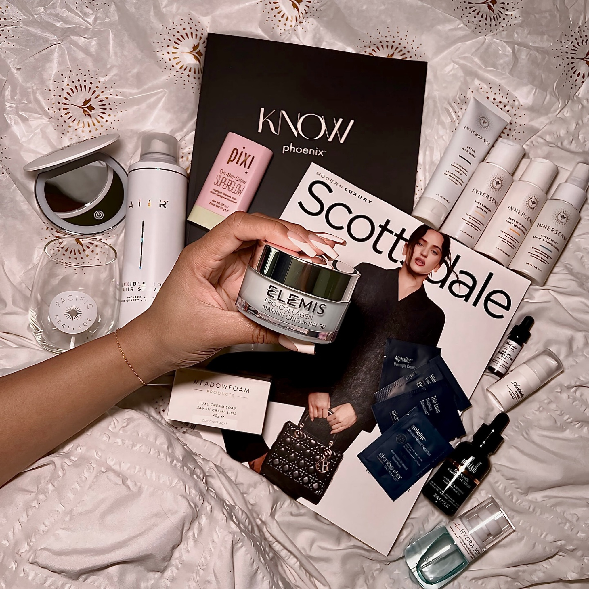 @themoderndaywife always delivers the BEST swag 😍 Keep an eye on my stories because I’m going to be trying these fabulous products and sharing my thoughts. First impression, everything smells so good 🤩 Thank you to all of this year’s WHAT SHE SAID sponsors!!! 🫂🥰🤍✨

#sponsors #womensevent #beautysponsors #brandambassador #sponsoredproducts #moderndaywife #luxury