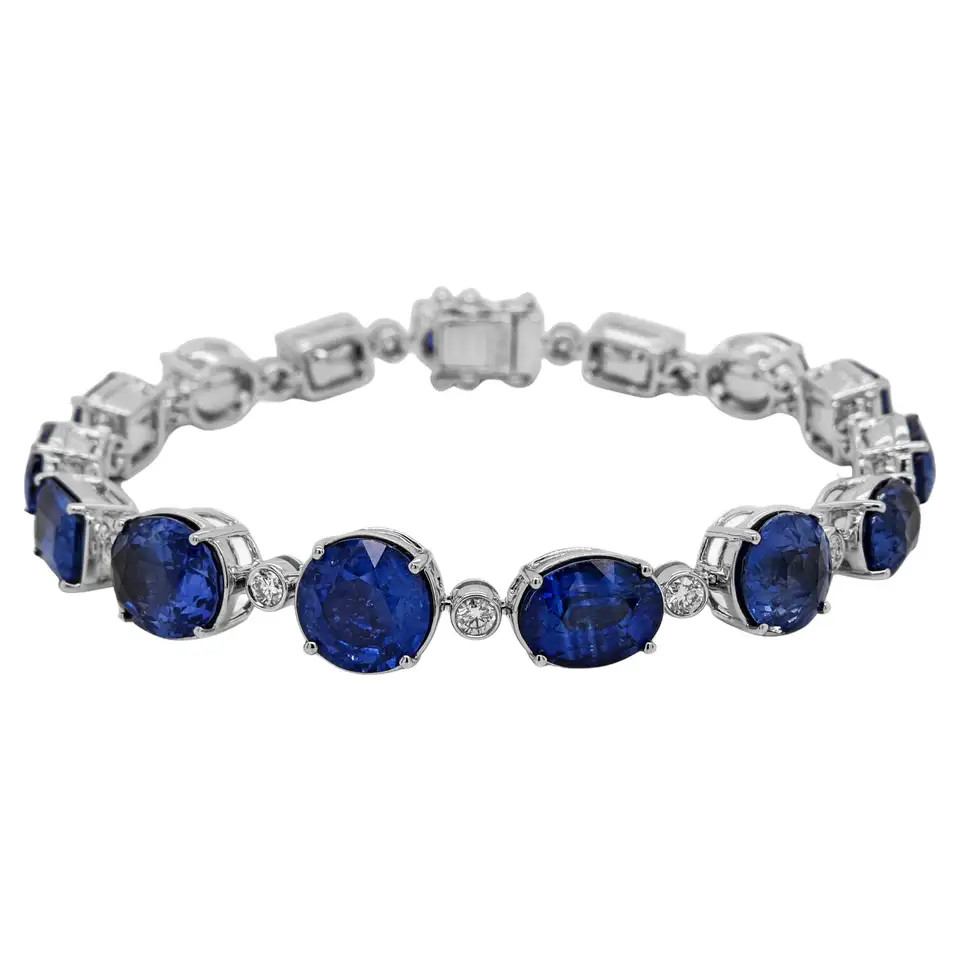 28.11 Carats Sapphire and Diamond White Gold Bracelet | 1stDibs