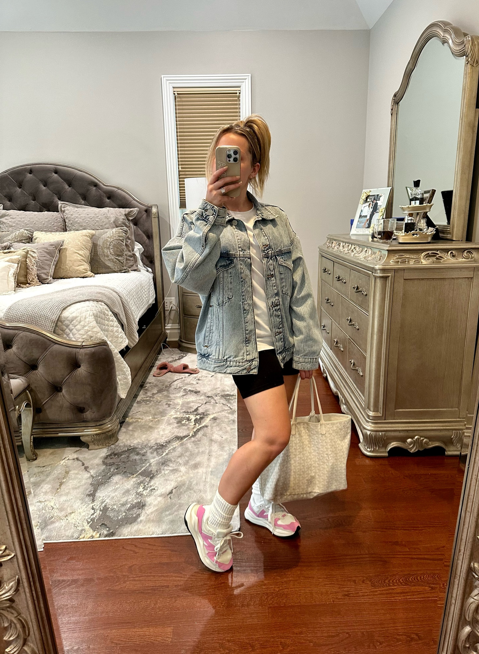 Weekend errands outfit. Obsessed with these Barbie pink New Balance 👟 

#LTKSeasonal #LTKFind #LTKshoecrush