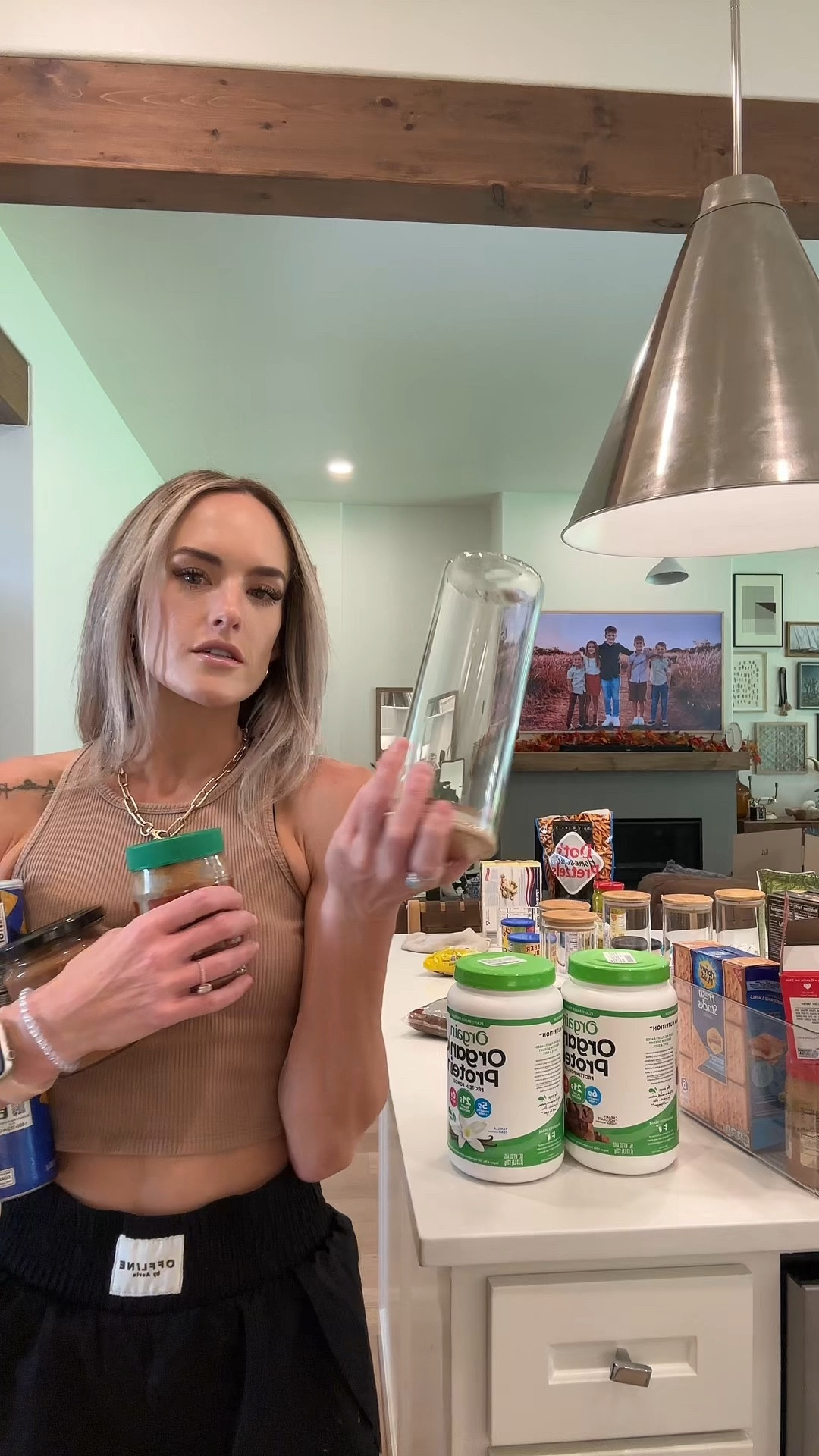Organize my pantry with me! 


#homeorganization #pantry #newhome #kitchen #storagecontainers #cutestorageideas #homedecor #functionalliving #declutter 

#LTKFind #LTKSale #LTKhome