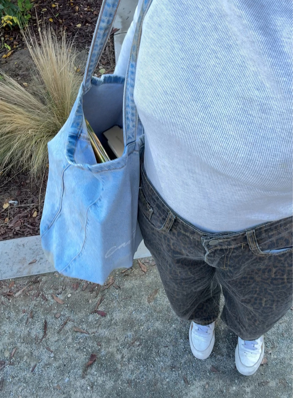 mom at the library fit