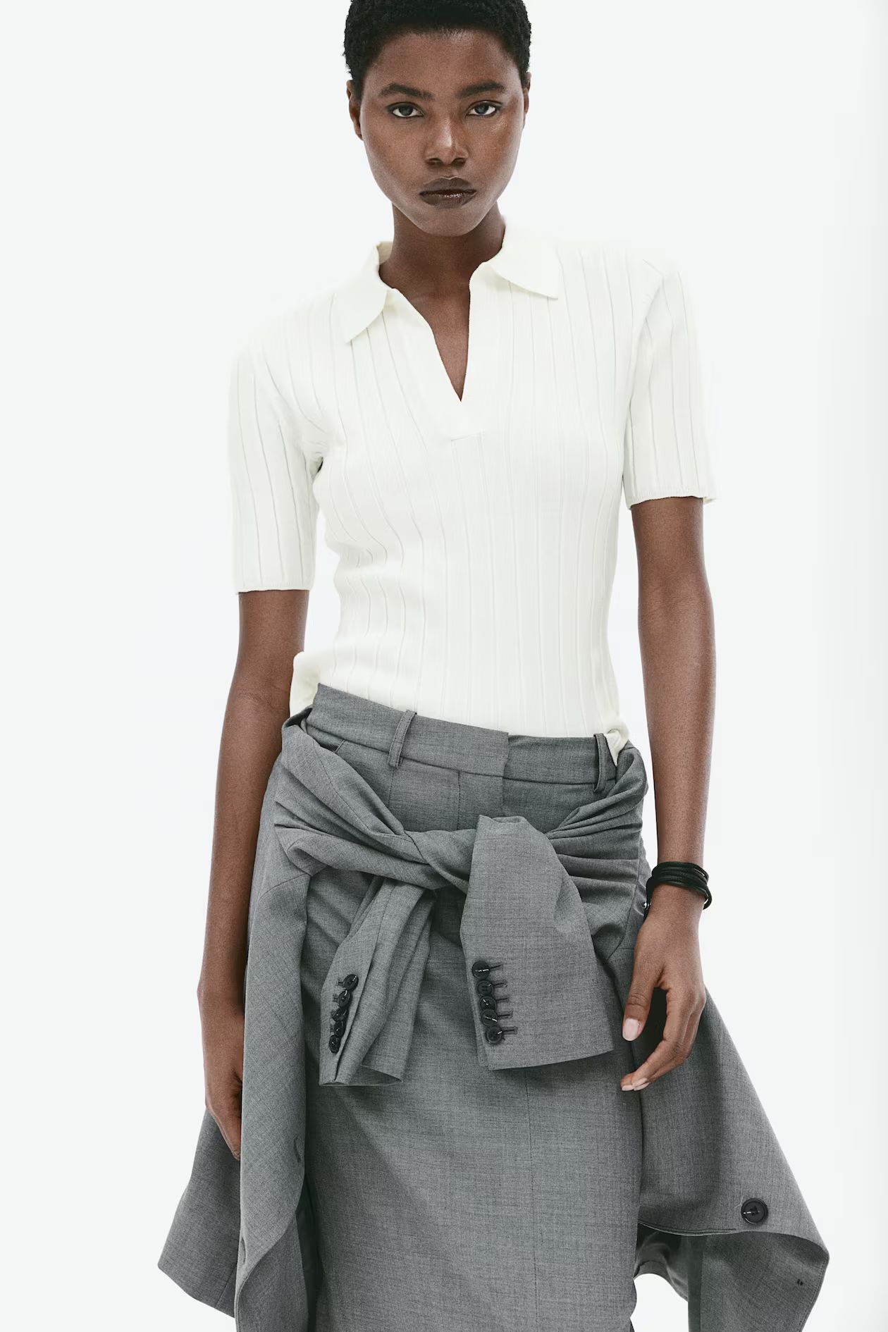 Geripptes Shirt mit Kragen - Weiß - Ladies | H&M AT | H&M (DE, AT, CH, NL, FI)