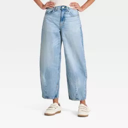 Women's High-Rise Easy Barrel Jeans - Universal Thread\u2122 Light Wash 4 | Target