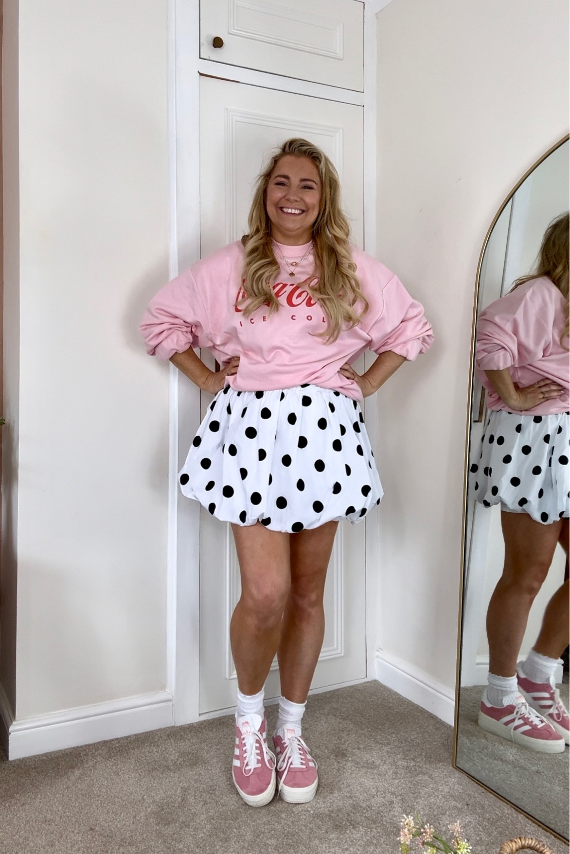 The CUTEST spring outfit - giving all the dopamine / toddler vibes

I wear:
M in the sweater (already oversized)
L in the skirt
Trainers are true to size

Tags for searching: pink Coca Cola slogan oversized sweater with polka dot elasticated waist skirt, frilly socks and pink adidas platform trainers 