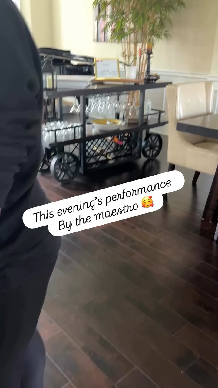 This evening’s performance 
By the maestro 🥰#family